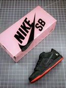 Tênis Nike SB Dunk Low x Staple "Black Pigeon"