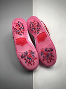 Tênis Nike SB Dunk Low Stranger Love