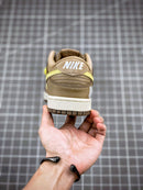 Tênis Nike SB Dunk Low x Undefeated "Inside Out"