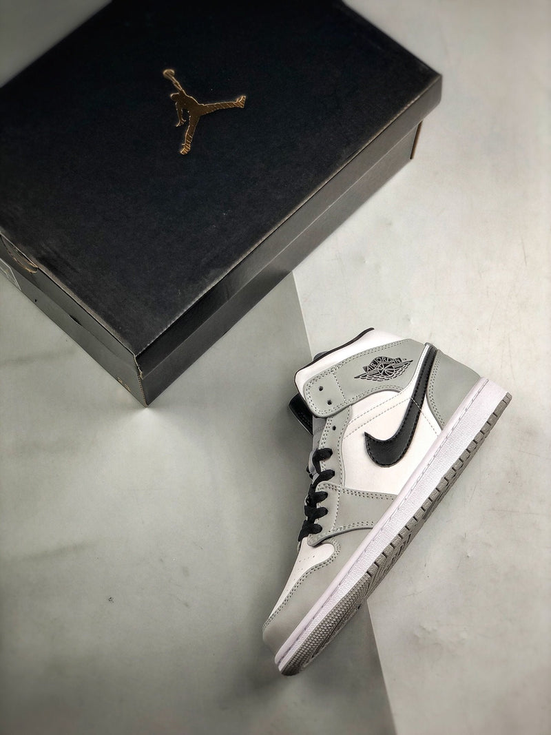 Tênis Nike Air Jordan 1 MID "Light Smoke Grey"