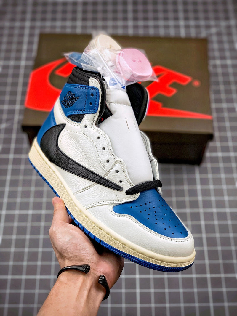 Tênis Nike Air Jordan 1 High OG x Travis Scott x Fragment