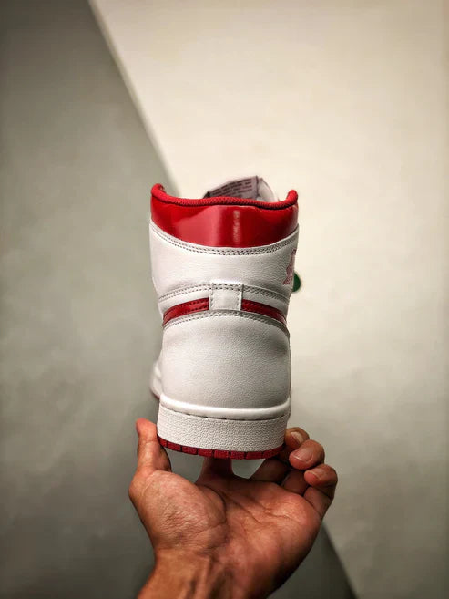 Tênis Nike Air Jordan 1 High "Metalic Red"