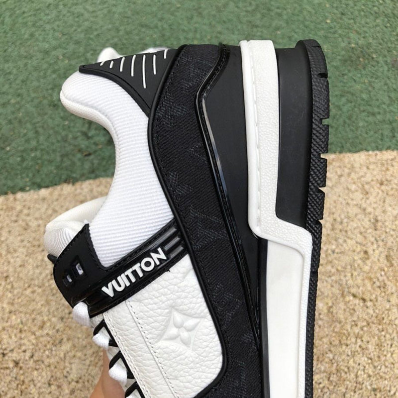 Louis Vuitton runners black