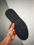 Tênis Nike Air Jordan 1 MID "Pass the Torch"