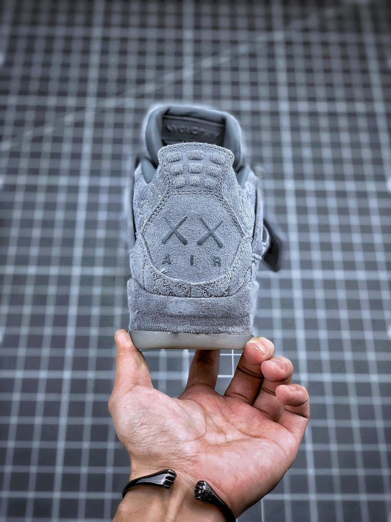 Tênis Nike Air Jordan 4 Retro Kaws