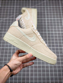 Tênis Nike Air Force 1 Low x Stussy