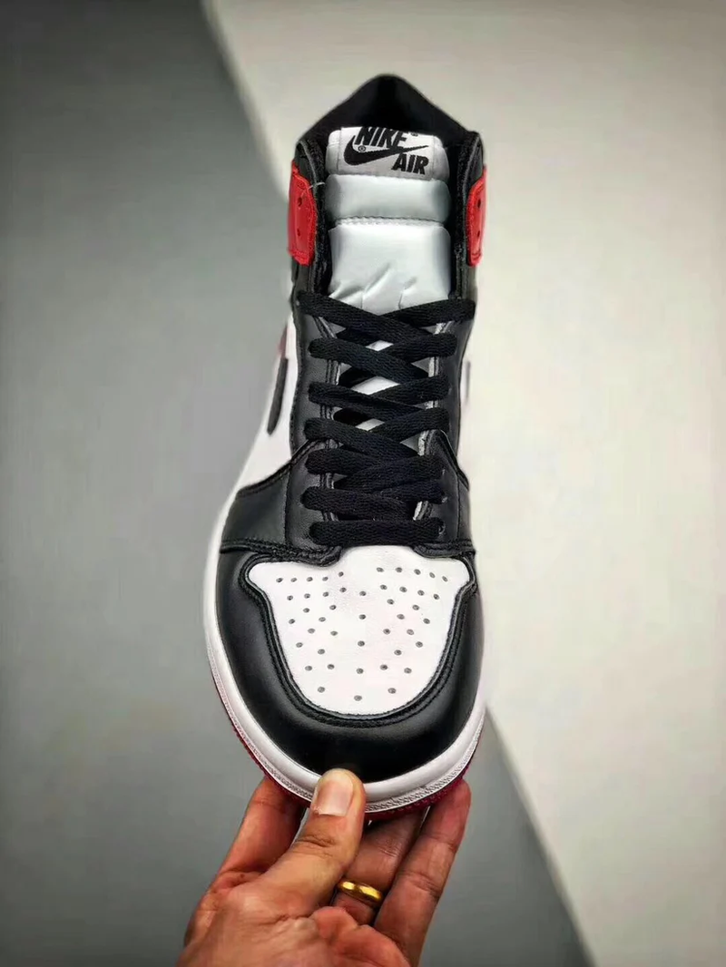 Tênis Nike Air Jordan 1 High Retro Black Toe