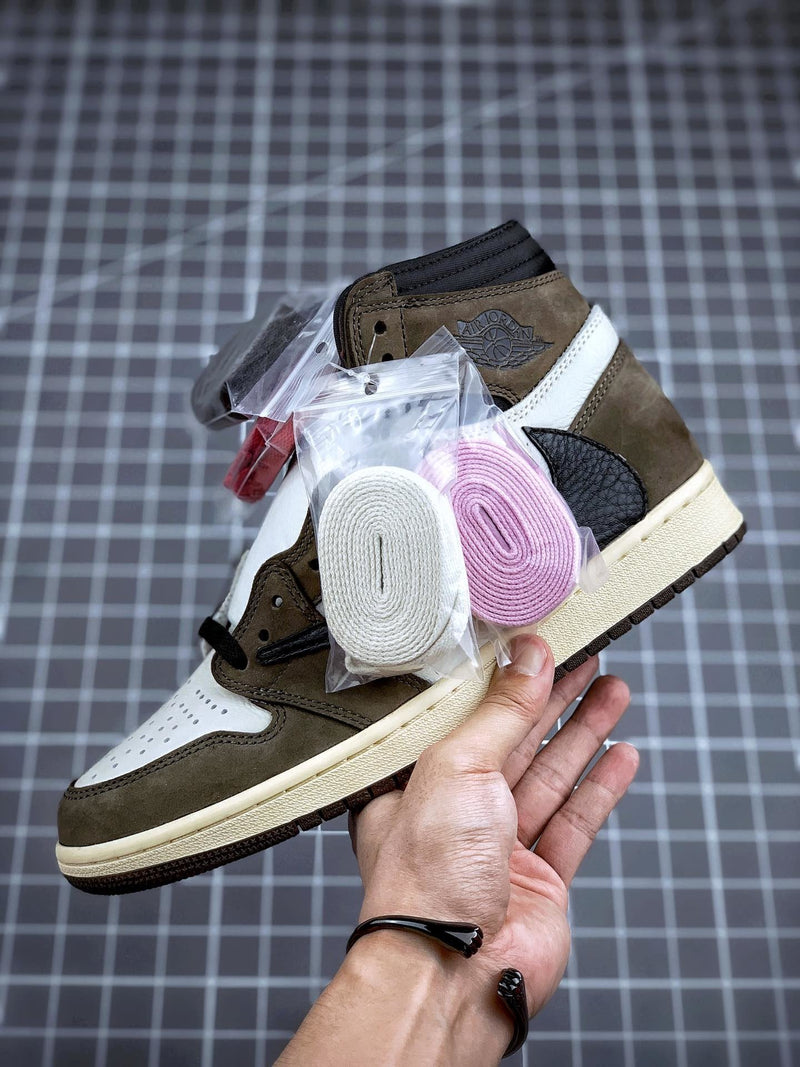 Tênis Nike Air Jordan 1 Retro High "Travis Scott"