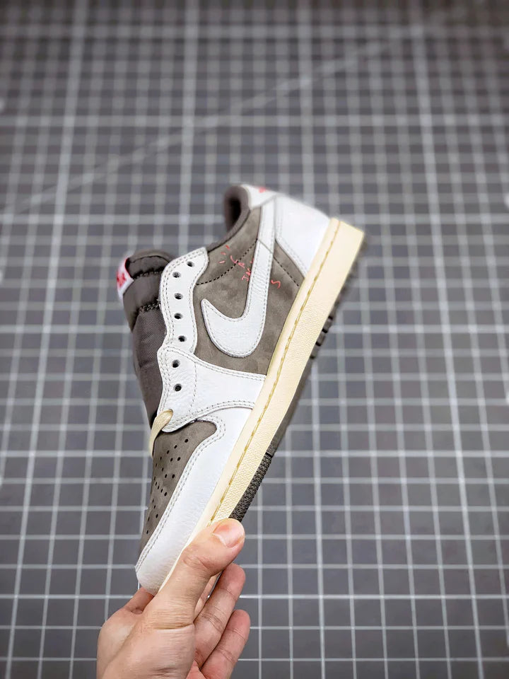 Tênis Travis Scott x Nike Air Jordan 1 Low 'Reverse Mocha'