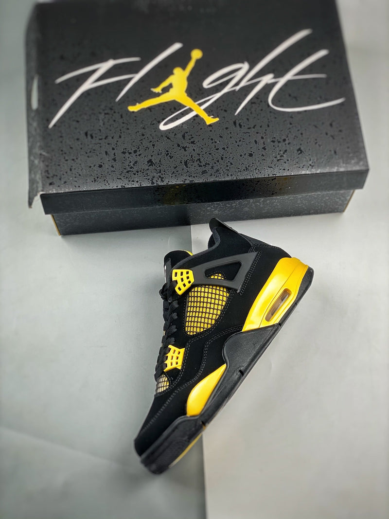 Tênis Nike Air Jordan 4 "Thunder"