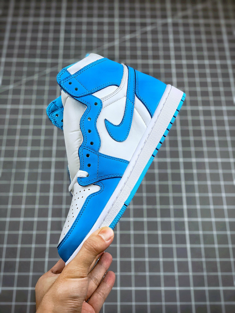 Tênis Nike Air Jordan 1 High UNC