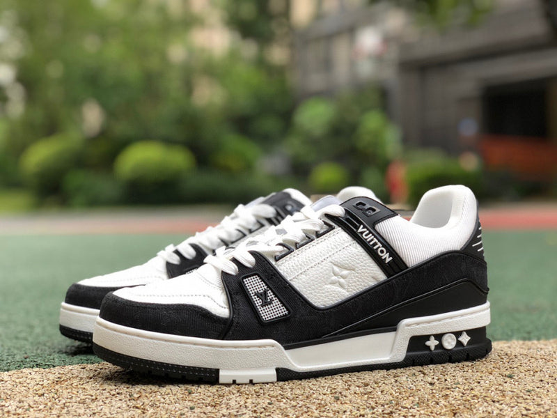 Louis Vuitton runners black