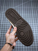 Tênis Nike Air Jordan 1 Retro High "Travis Scott"