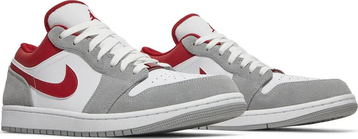 Tênis Nike Air Jordan 1 Low SE 'Light Smoke Grey Gym Red'