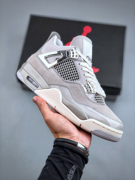 Tênis Nike Air Jordan 4 " FROZEN MOMENTS