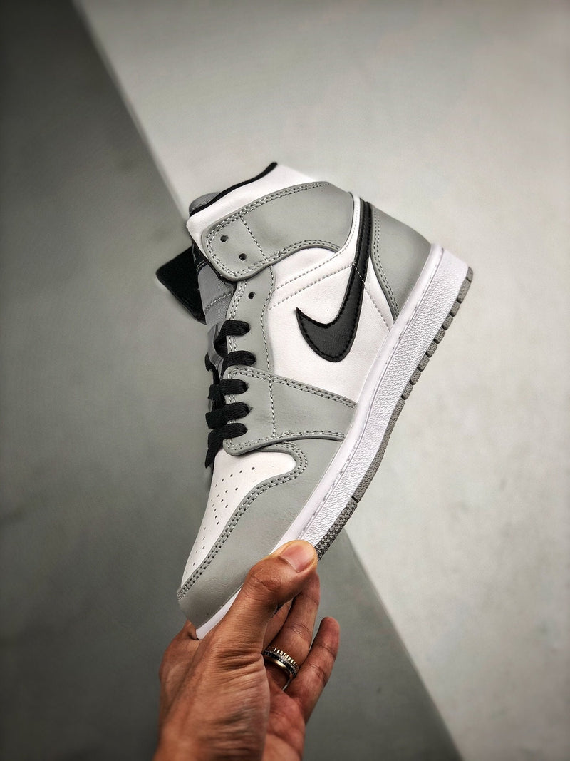 Tênis Nike Air Jordan 1 MID "Light Smoke Grey"