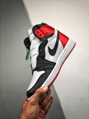 Tênis Nike Air Jordan 1 Retro High "Satin Black Toe"