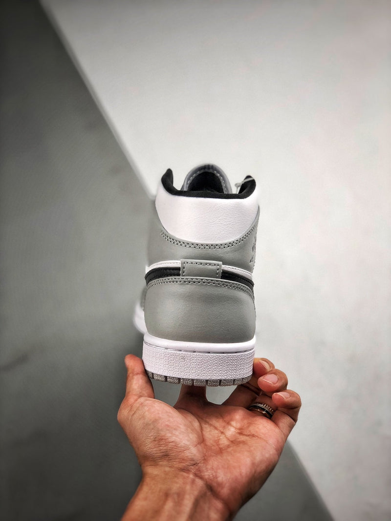 Tênis Nike Air Jordan 1 MID "Light Smoke Grey"