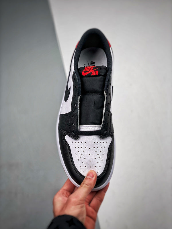 Tênis Nike Air Jordan 1 Low "Black Toe"