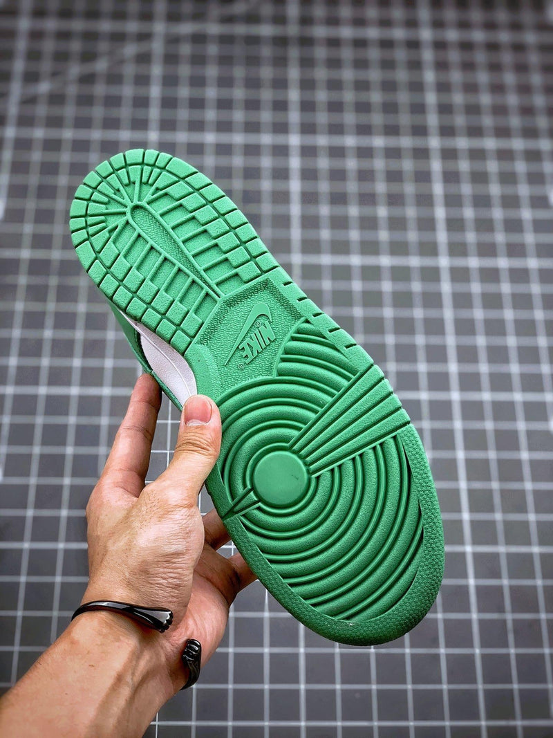 Tênis Nike SB Dunk Low "Green Tender Powder"