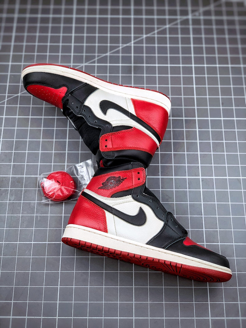 Tênis Nike Air Jordan 1 High Retro 'Bred Toe'