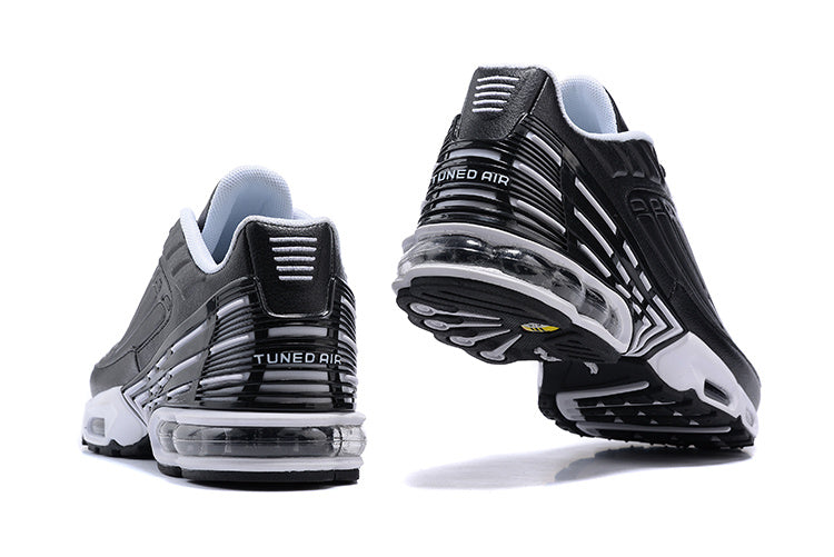 NIKE AIR MAX PLUS 3