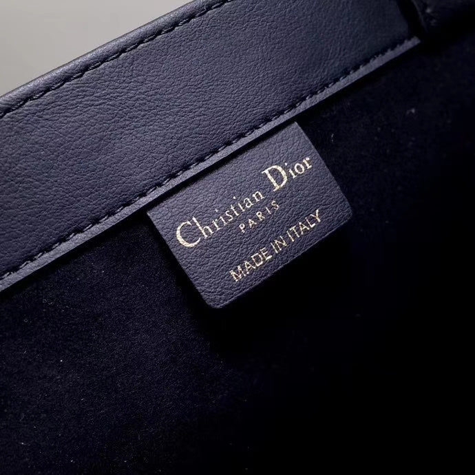 DIOR BAG SIZE