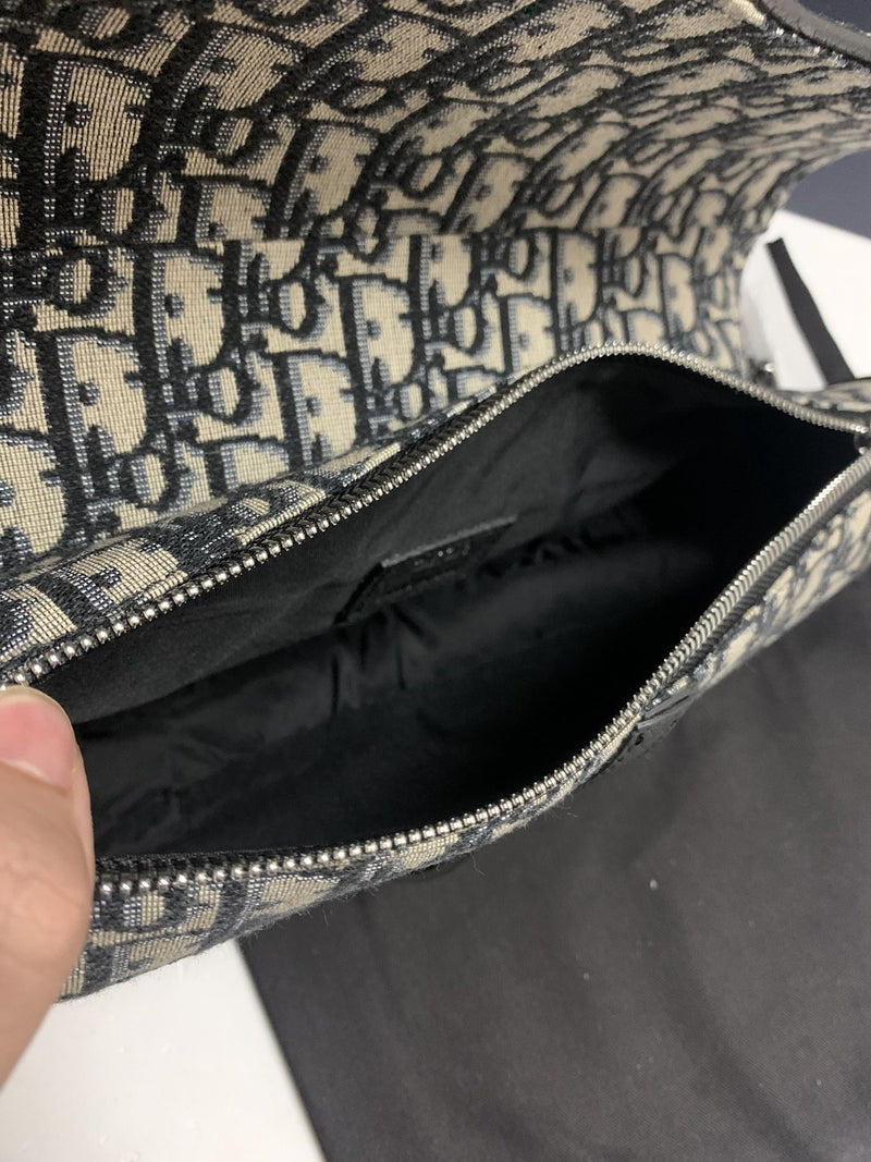 DIOR SADDLE BAG BLACK DETAILS