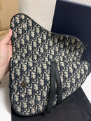 DIOR SADDLE BAG BLACK DETAILS