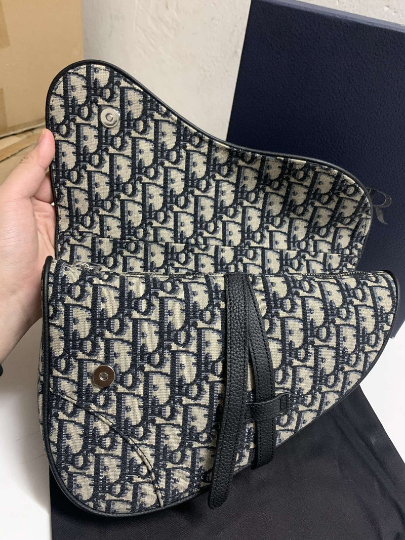 DIOR SADDLE BAG BLACK DETAILS