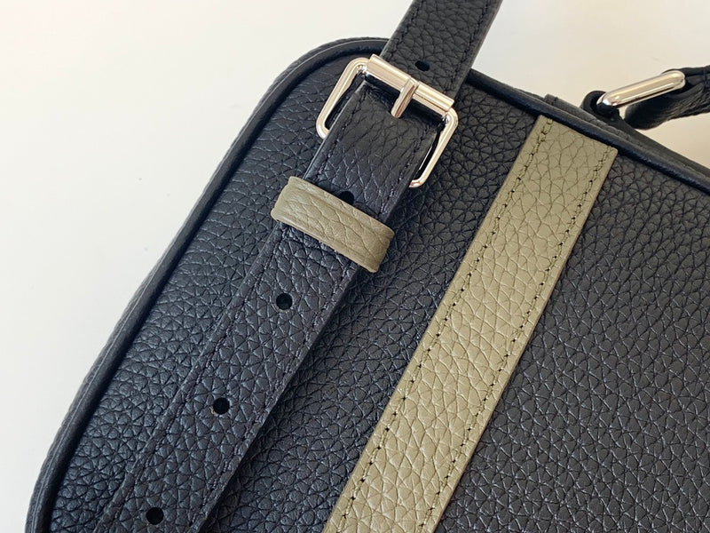 LV MEN CLASSIC SHOULDER BAG PREMIUM