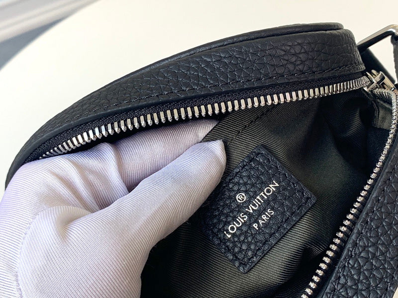 LV MEN CLASSIC SHOULDER BAG PREMIUM