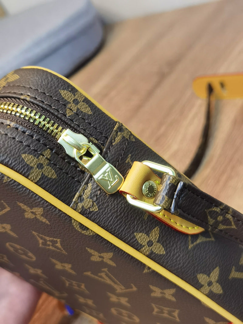 LV MEN CLASSIC SHOULDER BAG PREMIUM