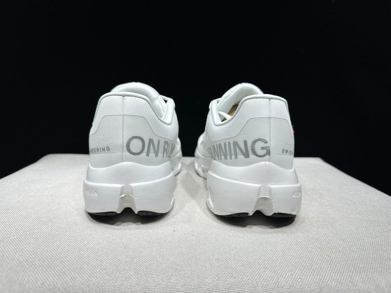 ON CLOUD SHOES PREMIUM 1.1